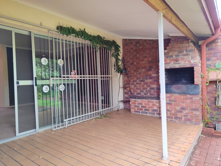 2 Bedroom Property for Sale in Roosheuwel North West